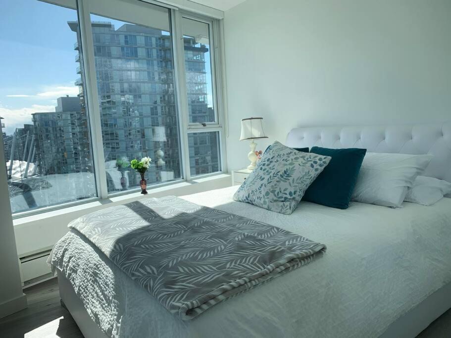 Downtown 3Br/2Ba+Views+Skytrain+Free Parking Appartement Vancouver Buitenkant foto