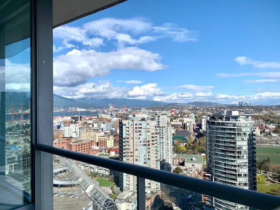 Downtown 3Br/2Ba+Views+Skytrain+Free Parking Appartement Vancouver Buitenkant foto