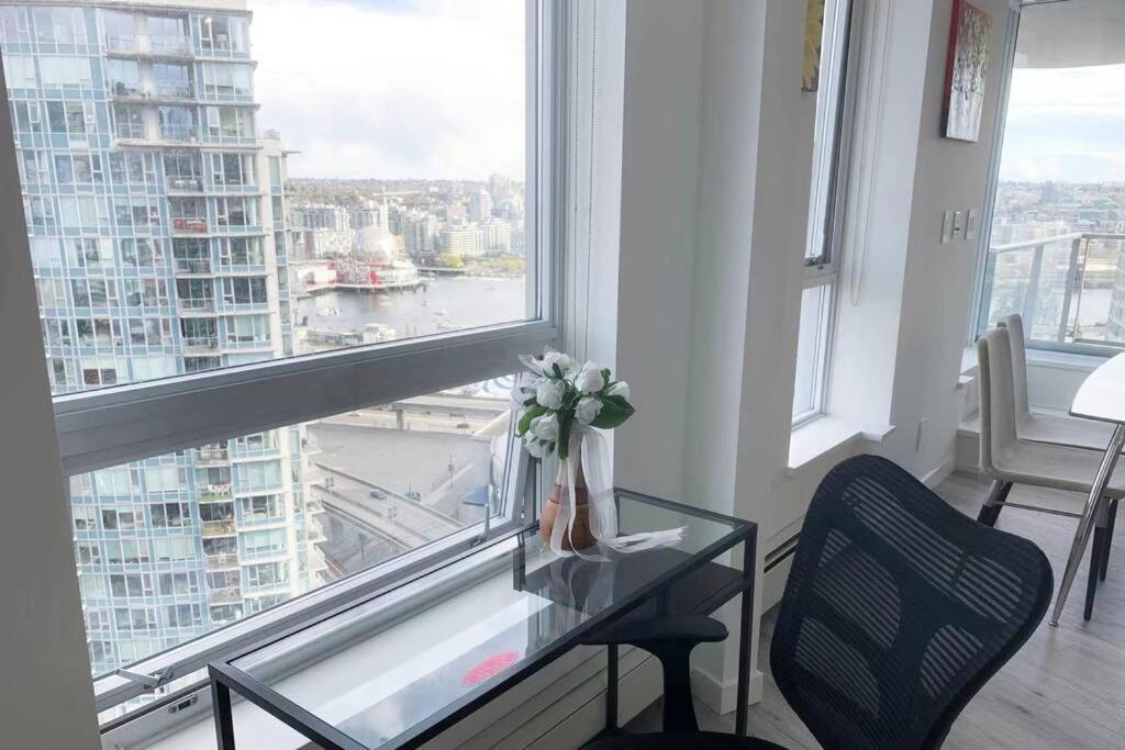Downtown 3Br/2Ba+Views+Skytrain+Free Parking Appartement Vancouver Buitenkant foto