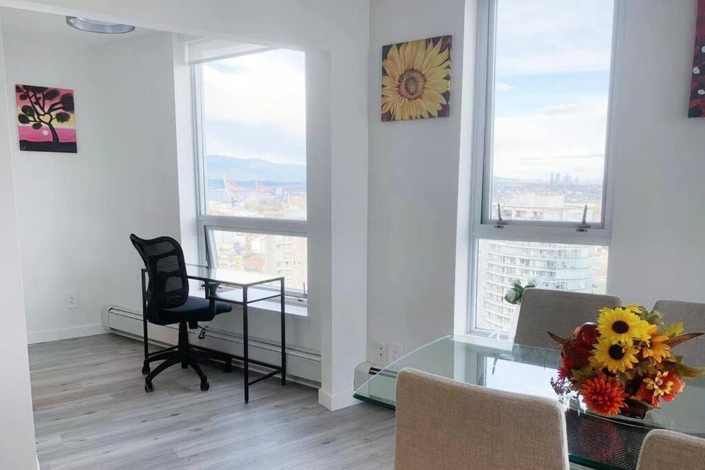 Downtown 3Br/2Ba+Views+Skytrain+Free Parking Appartement Vancouver Buitenkant foto