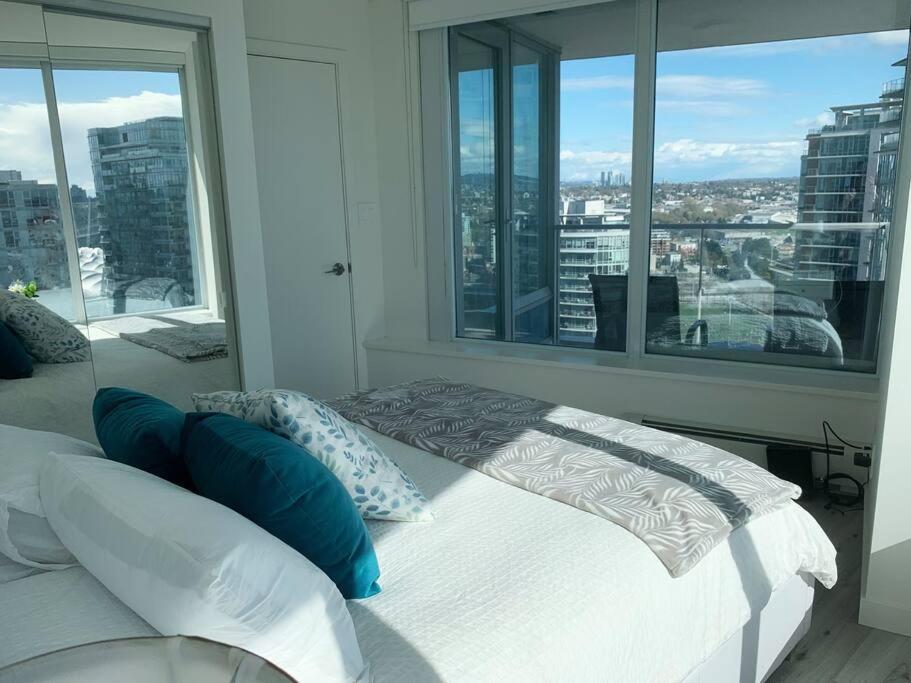 Downtown 3Br/2Ba+Views+Skytrain+Free Parking Appartement Vancouver Buitenkant foto