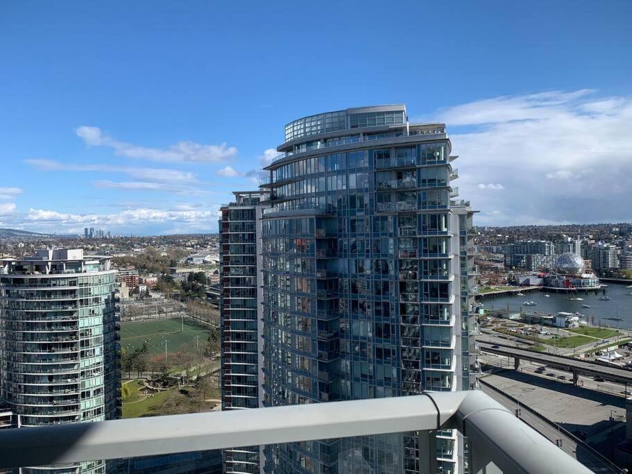 Downtown 3Br/2Ba+Views+Skytrain+Free Parking Appartement Vancouver Buitenkant foto