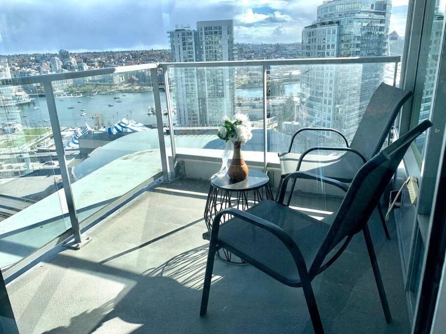 Downtown 3Br/2Ba+Views+Skytrain+Free Parking Appartement Vancouver Buitenkant foto