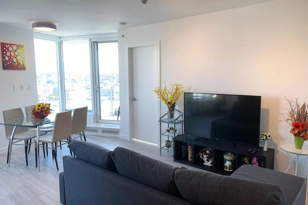 Downtown 3Br/2Ba+Views+Skytrain+Free Parking Appartement Vancouver Buitenkant foto