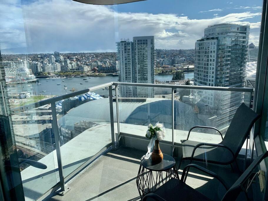 Downtown 3Br/2Ba+Views+Skytrain+Free Parking Appartement Vancouver Buitenkant foto