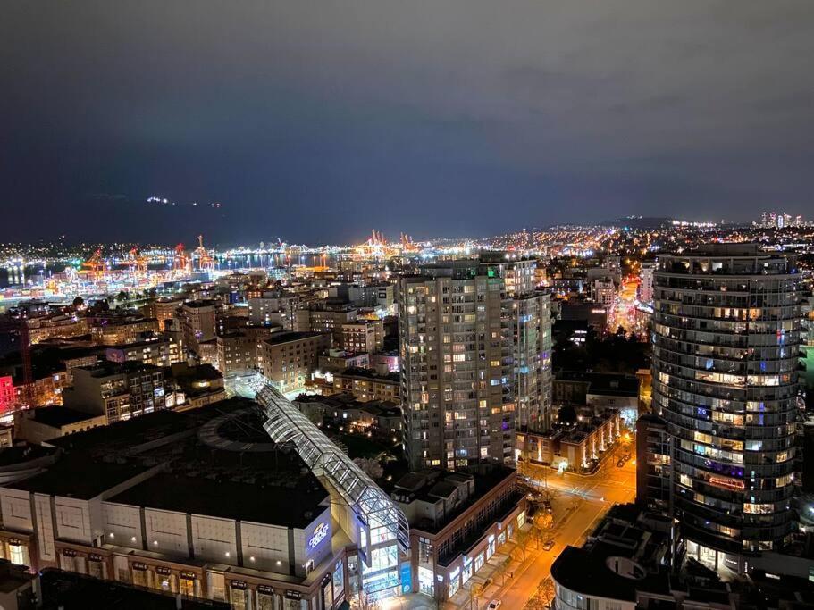 Downtown 3Br/2Ba+Views+Skytrain+Free Parking Appartement Vancouver Buitenkant foto