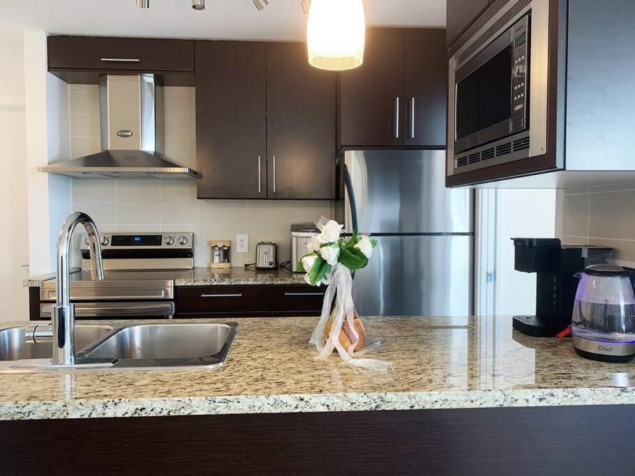 Downtown 3Br/2Ba+Views+Skytrain+Free Parking Appartement Vancouver Buitenkant foto
