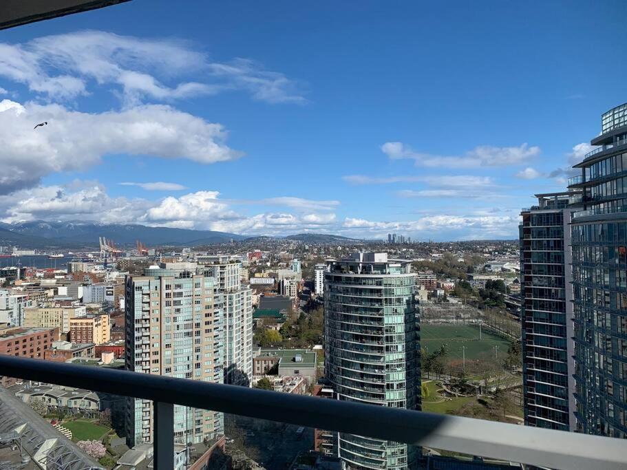 Downtown 3Br/2Ba+Views+Skytrain+Free Parking Appartement Vancouver Buitenkant foto